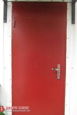 Окрашенная наружная красная дверь с нитроэмалью