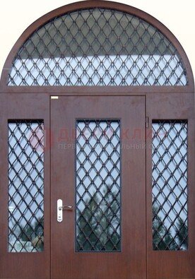 Крепкая стальная арочная дверь со стеклом и ковкой ДА-21 в Кубинке