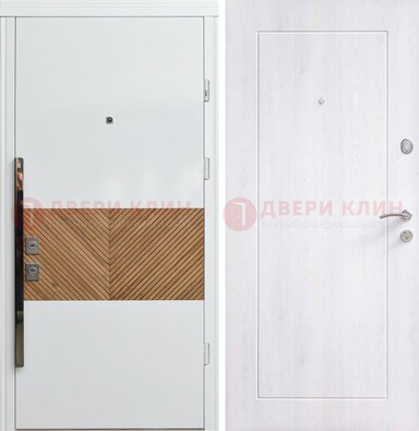 Белая железная дверь МДФ горизонтальной вставкой ДМ-265 в Коломне
