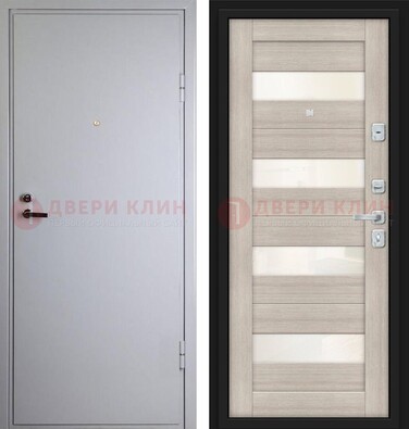 Белая железная дверь с порошковым напылением и стеклом ДП-308 в Серпухове
