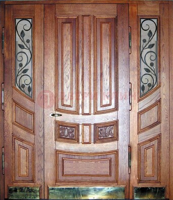 Парадная дверь со стеклом и ковкой ДПР-35 для загородного дома в Коломне