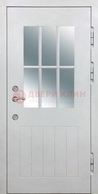 Белая уличная дверь со стеклом ДС-30 в Коломне
