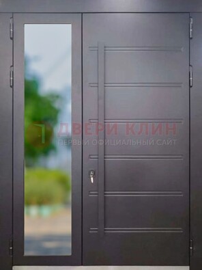 Чёрная двухстворчатая металлическая дверь со стеклом ДС-60 в Коломне
