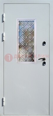 Серая металлическая дверь со стеклом и ковкой ДС-75 в Коломне