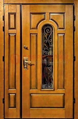 Распашная металлическая дверь со стеклом и ковкой для дома ДСК-152 в Коломне