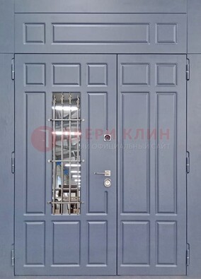 Серая двухстворчатая дверь Винорит со стеклом и ковкой ДСК-234 RAL 7024 в Коломне
