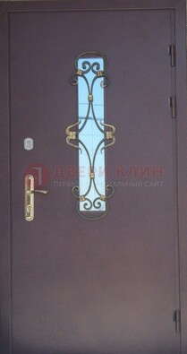 Металлическая дверь со стеклом и ковкой ДСК-77 в панельный дом в Выборге