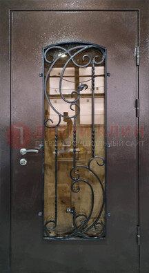 Металлическая дверь со стеклом и ковкой ДСК-95 для магазина в Коломне