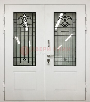 Белая двухстворчатая уличная дверь Винорит со стеклом ДСТ-4 в Коломне