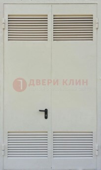 Белая металлическая техническая дверь с вентиляционной решеткой ДТ-6 в Коломне