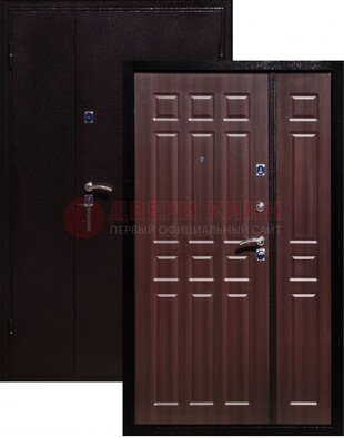 Коричневая металлическая тамбурная дверь ДТМ-24 в Коломне