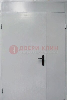 Белая металлическая тамбурная дверь ДТМ-5 в Коломне
