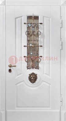Белая металлическая дверь с виноритом и стеклом с ковкой ДВТ-165 в Коломне