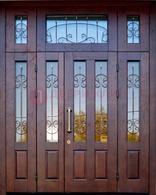 Коричневая парадная дверь с виноритом и ковкой ДВТ-168 в Коломне