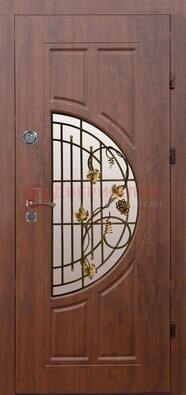Стальная коричневая дверь с виноритом и ковкой ДВТ-82 в Коломне