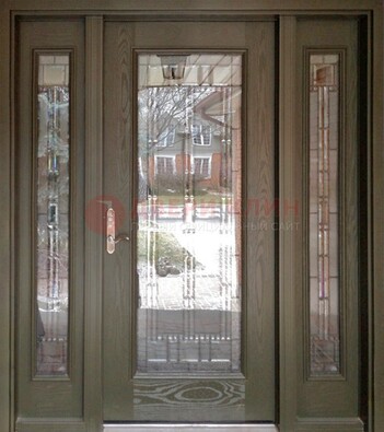 Коричневая стальная дверь с массивом дуба с витражом ВЖ-16 в Коломне