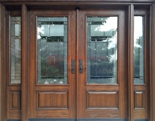 Распашная стальная дверь с массивом с витражом и фрамугами ВЖ-21 в Коломне