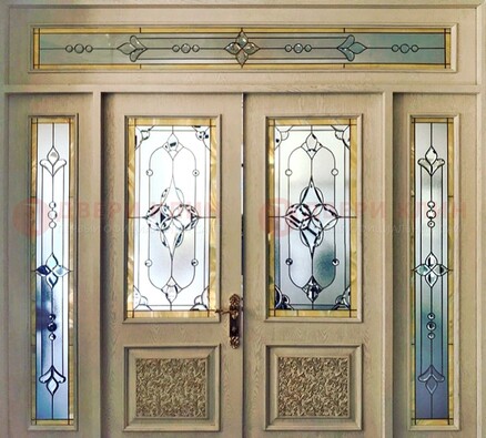 Светлая парадная стальная дверь с витражами ВЖ-6 в Коломне